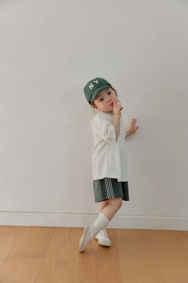 NY貼布繡短簷鴨舌帽 韓國童裝,男童夏裝,中性童裝,童裝推薦,2026夏季童裝,男童穿搭,韓系童裝,中性穿搭,韓國代購