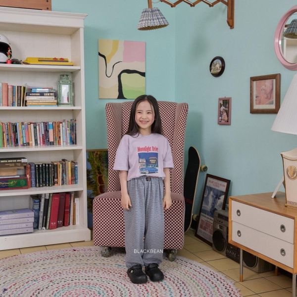 標籤日常條紋縮口長褲 韓國童裝,男童夏裝,中性童裝,童裝推薦,2026夏季童裝,男童穿搭,韓系童裝,中性穿搭,韓國代購