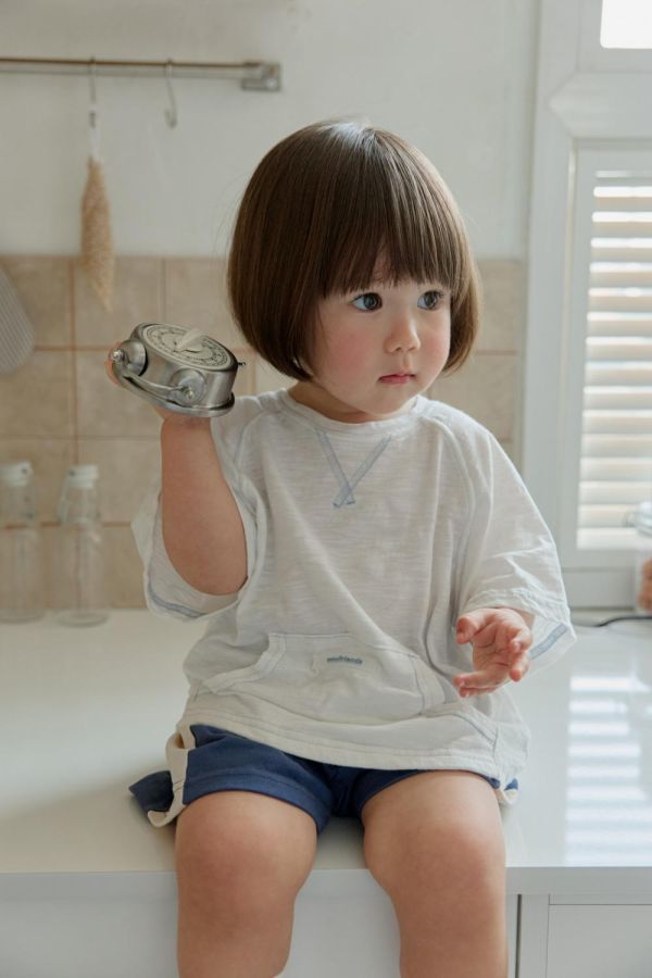 撞色車線袋鼠口袋短袖上衣 韓國童裝,男童夏裝,中性童裝,童裝推薦,2026夏季童裝,男童穿搭,韓系童裝,中性穿搭,韓國代購