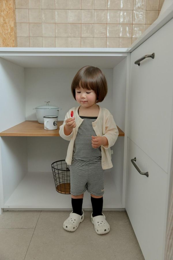 細肩帶條紋背心套裝 韓國童裝,男童夏裝,中性童裝,童裝推薦,2026夏季童裝,男童穿搭,韓系童裝,中性穿搭,韓國代購