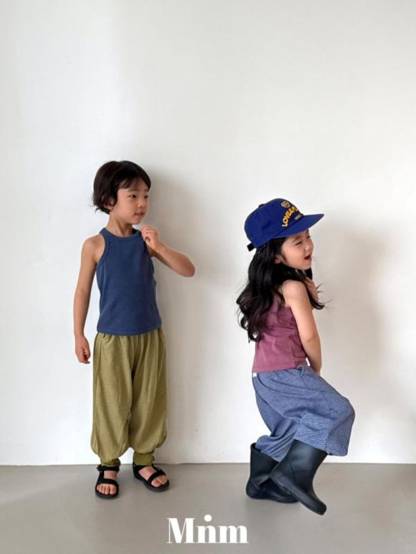 細條紋拉丁縮口運動長褲 韓國童裝,男童夏裝,中性童裝,童裝推薦,2026夏季童裝,男童穿搭,韓系童裝,中性穿搭,韓國代購