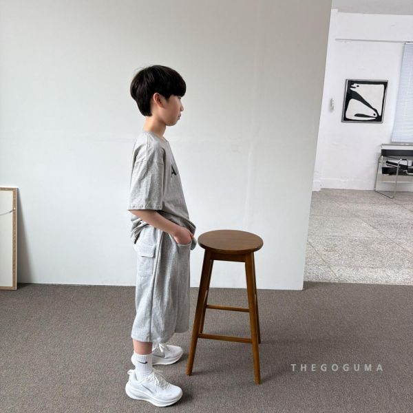 側打摺口袋百慕達短褲 韓國童裝,男童夏裝,中性童裝,童裝推薦,2026夏季童裝,男童穿搭,韓系童裝,中性穿搭,韓國代購