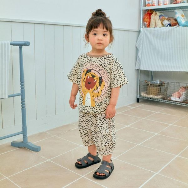 開心花豹短袖上衣 韓國童裝,男童夏裝,中性童裝,童裝推薦,2026夏季童裝,男童穿搭,韓系童裝,中性穿搭,韓國代購