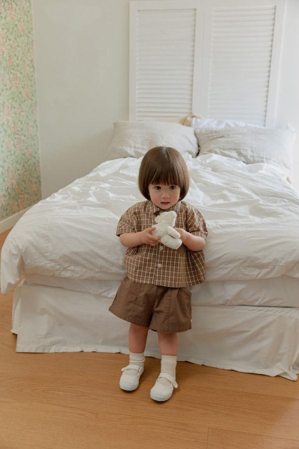 無印風休閒短褲 韓國童裝,男童夏裝,中性童裝,童裝推薦,2026夏季童裝,男童穿搭,韓系童裝,中性穿搭,韓國代購