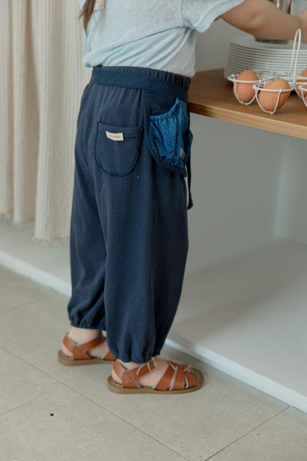 日常素色縮口運動長褲 韓國童裝,男童夏裝,中性童裝,童裝推薦,2026夏季童裝,男童穿搭,韓系童裝,中性穿搭,韓國代購