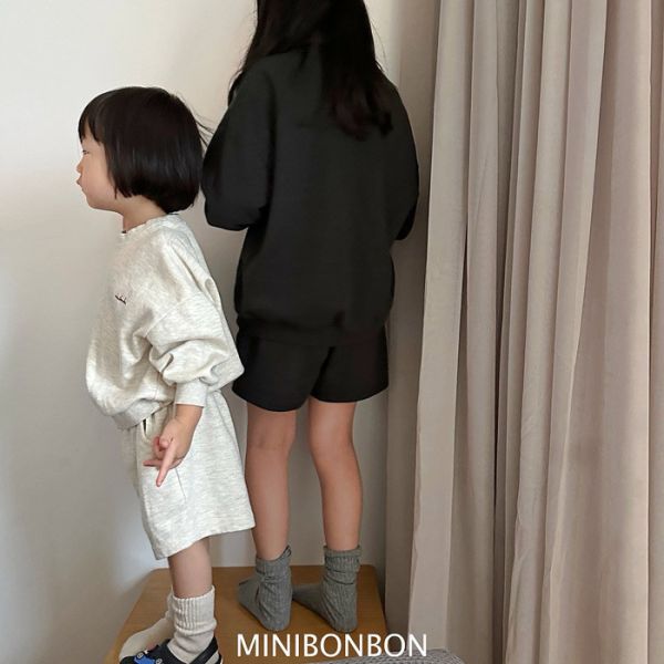 小刺繡素色休閒套裝 