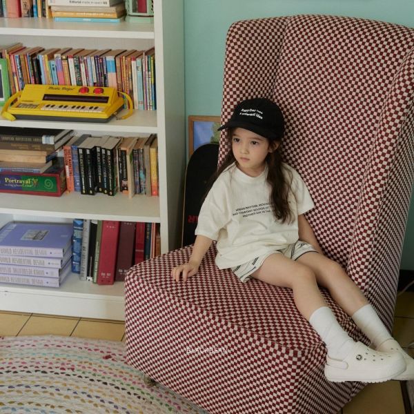 英文短文短袖上衣-親子款 韓國童裝,男童夏裝,中性童裝,童裝推薦,2026夏季童裝,男童穿搭,韓系童裝,中性穿搭,韓國代購