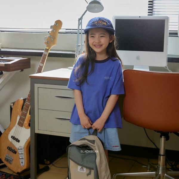 柯達風胸前字母短袖上衣 韓國童裝,男童夏裝,中性童裝,童裝推薦,2026夏季童裝,男童穿搭,韓系童裝,中性穿搭,韓國代購