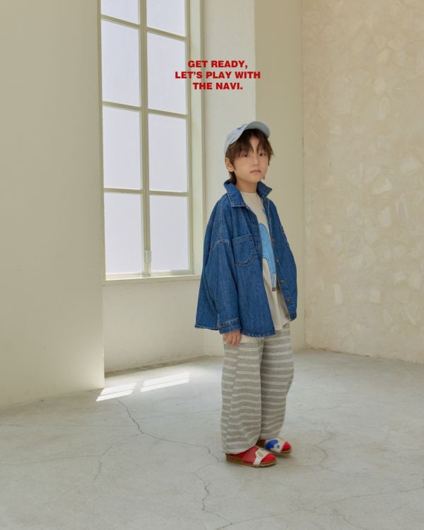 百搭輕鬆條紋縮口長褲 韓國童裝,男童秋裝,中性童裝,韓系童裝推薦,2025秋季童裝,韓國男童新款,中性風男童穿搭,秋季男童服飾推薦,小男友穿搭