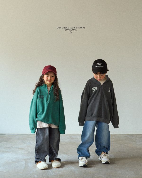 復古刷白牛仔寬褲 韓國童裝,男童秋裝,中性童裝,韓系童裝推薦,2025秋季童裝,韓國男童新款,中性風男童穿搭,秋季男童服飾推薦,小男友穿搭