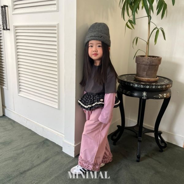 假兩件拼接條紋長袖上衣 韓國童裝,男童秋裝,中性童裝,韓系童裝推薦,2025秋季童裝,韓國男童新款,中性風男童穿搭,秋季男童服飾推薦,小男友穿搭