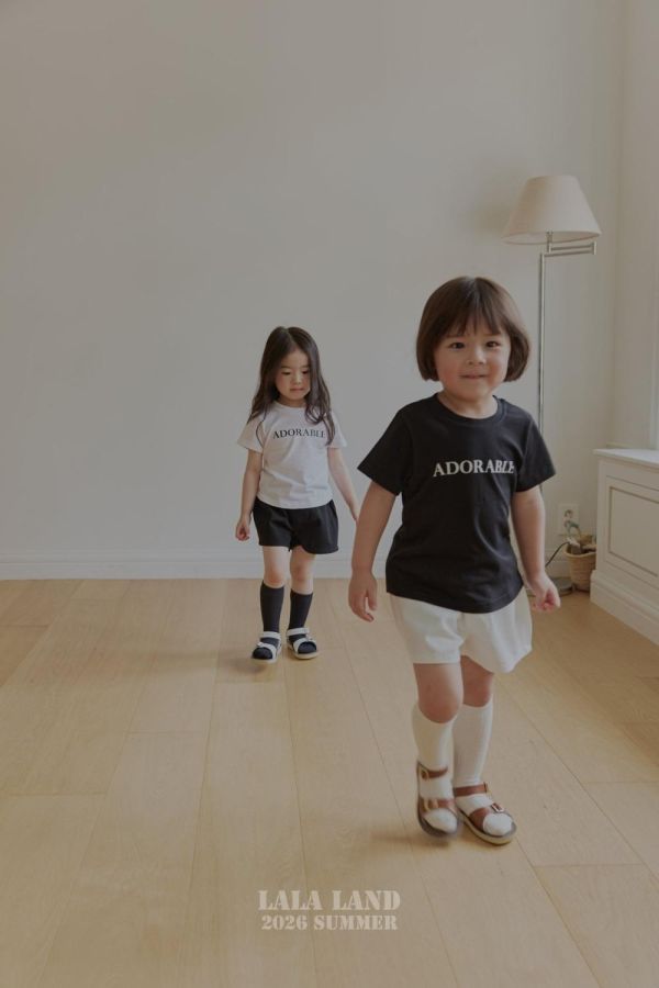 基礎日常標籤休閒短褲 韓國童裝,男童夏裝,中性童裝,童裝推薦,2026夏季童裝,男童穿搭,韓系童裝,中性穿搭,韓國代購
