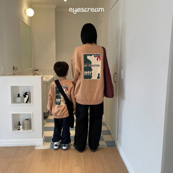 經典電影魔鬼剋星長袖上衣-親子款 韓國童裝,男童秋裝,中性童裝,韓系童裝推薦,2025秋季童裝,韓國男童新款,中性風男童穿搭,秋季男童服飾推薦,小男友穿搭
