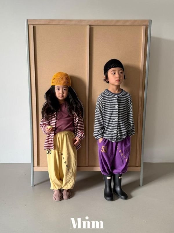 字母縮口運動長褲 韓國童裝,男童夏裝,中性童裝,童裝推薦,2026夏季童裝,男童穿搭,韓系童裝,中性穿搭,韓國代購