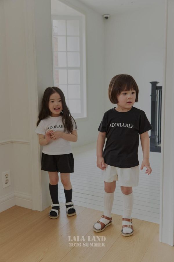 基礎日常標籤休閒短褲 韓國童裝,男童夏裝,中性童裝,童裝推薦,2026夏季童裝,男童穿搭,韓系童裝,中性穿搭,韓國代購