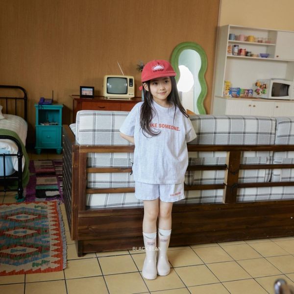 簡單字母短袖運動套裝 韓國童裝,男童夏裝,中性童裝,童裝推薦,2026夏季童裝,男童穿搭,韓系童裝,中性穿搭,韓國代購