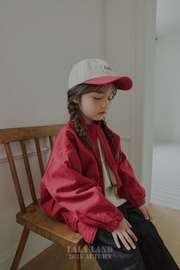 美式休閒風衣拉鍊外套 韓國童裝,男童秋裝,中性童裝,韓系童裝推薦,2025秋季童裝,韓國男童新款,中性風男童穿搭,秋季男童服飾推薦,小男友穿搭