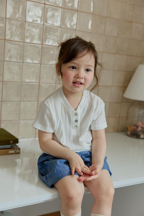 亨利領螺紋針織短袖上衣 韓國童裝,男童夏裝,中性童裝,童裝推薦,2026夏季童裝,男童穿搭,韓系童裝,中性穿搭,韓國代購