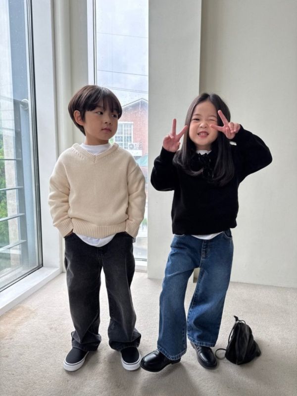 復古微刷白牛仔長褲 韓國童裝,男童秋裝,中性童裝,韓系童裝推薦,2025秋季童裝,韓國男童新款,中性風男童穿搭,秋季男童服飾推薦,小男友穿搭