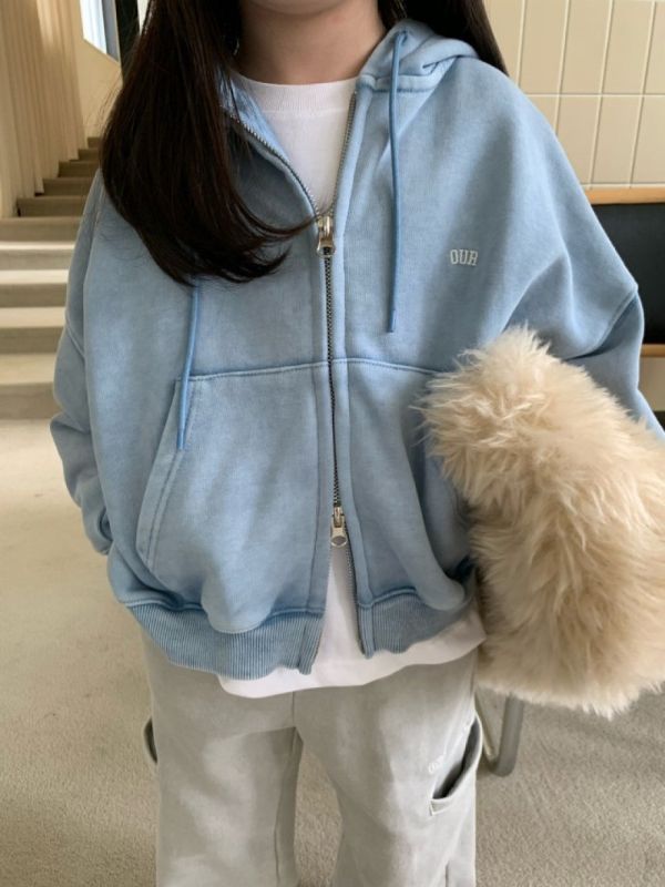仿舊感雙向拉鍊連帽外套 韓國童裝,男童秋裝,中性童裝,韓系童裝推薦,2025秋季童裝,韓國男童新款,中性風男童穿搭,秋季男童服飾推薦,小男友穿搭