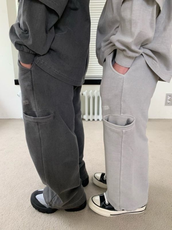 微舊感立體口袋可縮口長褲 韓國童裝,男童秋裝,中性童裝,韓系童裝推薦,2025秋季童裝,韓國男童新款,中性風男童穿搭,秋季男童服飾推薦,小男友穿搭