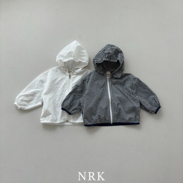 防曬連帽輕薄外套 韓國童裝,質感童裝,童裝推薦,韓系風格,男女童裝,韓風穿搭,韓國代購,韓國空運,親子穿搭