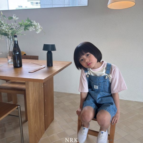 小童無敵吊帶牛仔短褲 韓國童裝,質感童裝,童裝推薦,韓系風格,男女童裝,韓風穿搭,韓國代購,韓國空運,親子穿搭