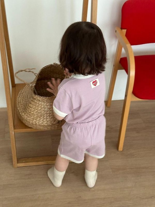 滾邊素色居家服套裝 韓國童裝,男童夏裝,中性童裝,童裝推薦,2026夏季童裝,男童穿搭,韓系童裝,中性穿搭,韓國代購