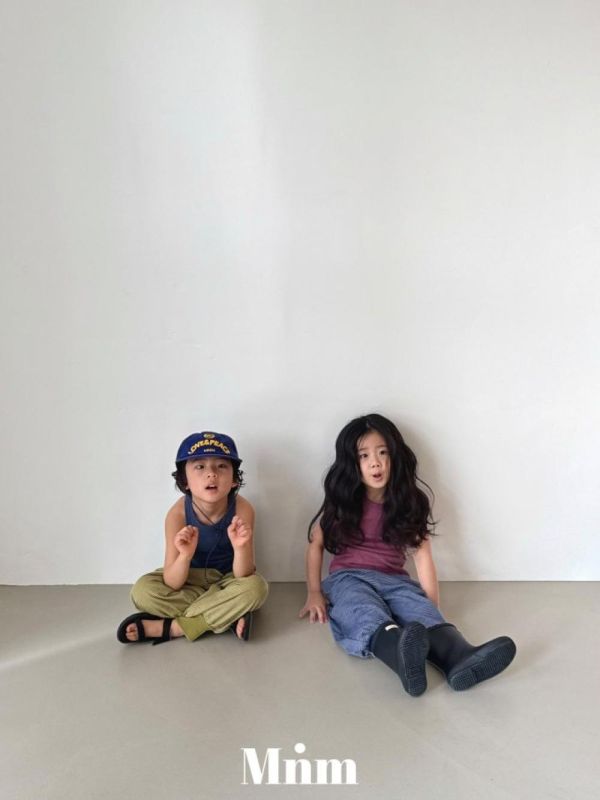 細條紋拉丁縮口運動長褲 韓國童裝,男童夏裝,中性童裝,童裝推薦,2026夏季童裝,男童穿搭,韓系童裝,中性穿搭,韓國代購