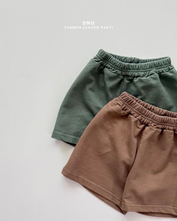 日常素色休閒短褲 韓國童裝,男童夏裝,中性童裝,童裝推薦,2026夏季童裝,男童穿搭,韓系童裝,中性穿搭,韓國代購