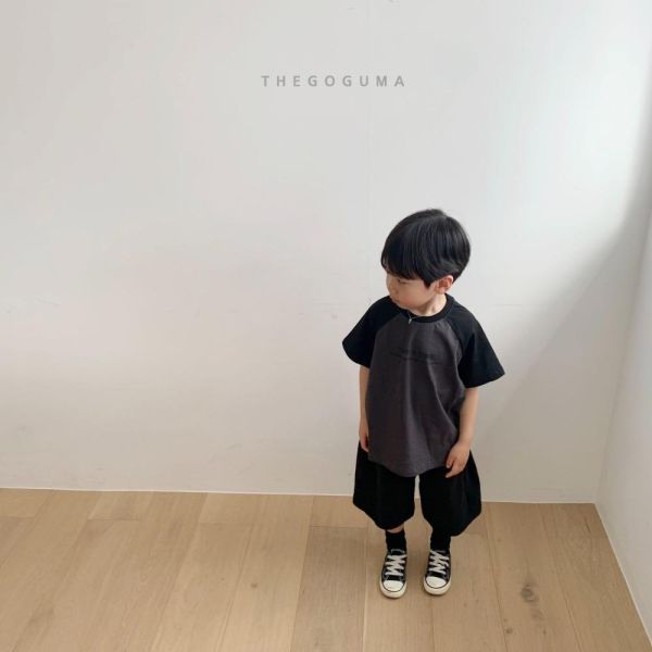 側打摺口袋百慕達短褲 韓國童裝,男童夏裝,中性童裝,童裝推薦,2026夏季童裝,男童穿搭,韓系童裝,中性穿搭,韓國代購