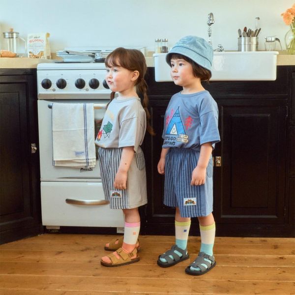 露營風短袖上衣 韓國童裝,男童夏裝,中性童裝,童裝推薦,2026夏季童裝,男童穿搭,韓系童裝,中性穿搭,韓國代購