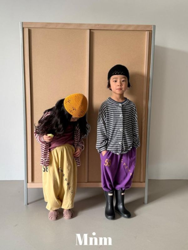 字母縮口運動長褲 韓國童裝,男童夏裝,中性童裝,童裝推薦,2026夏季童裝,男童穿搭,韓系童裝,中性穿搭,韓國代購