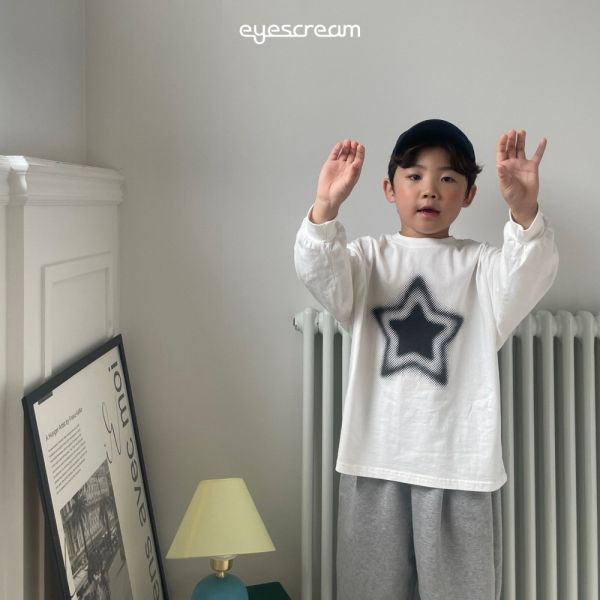 像素星星長袖上衣 韓國童裝,男童秋裝,中性童裝,韓系童裝推薦,2025秋季童裝,韓國男童新款,中性風男童穿搭,秋季男童服飾推薦,小男友穿搭