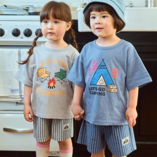 露營風短袖上衣 韓國童裝,男童夏裝,中性童裝,童裝推薦,2026夏季童裝,男童穿搭,韓系童裝,中性穿搭,韓國代購