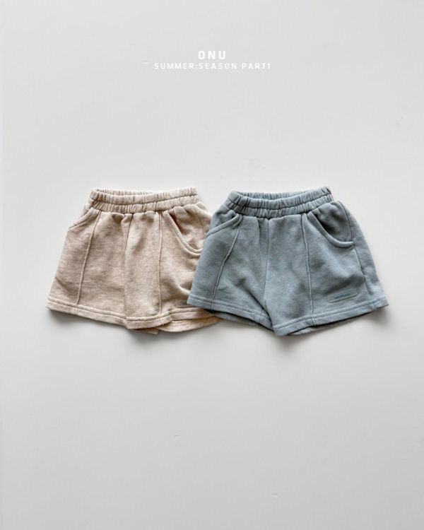 中線毛圈布運動短褲 韓國童裝,男童夏裝,中性童裝,童裝推薦,2026夏季童裝,男童穿搭,韓系童裝,中性穿搭,韓國代購