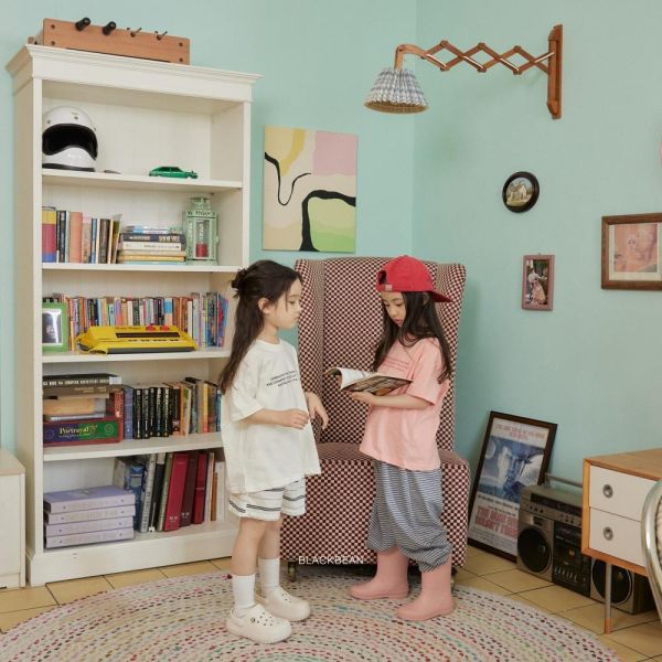 英文短文短袖上衣-親子款 韓國童裝,男童夏裝,中性童裝,童裝推薦,2026夏季童裝,男童穿搭,韓系童裝,中性穿搭,韓國代購