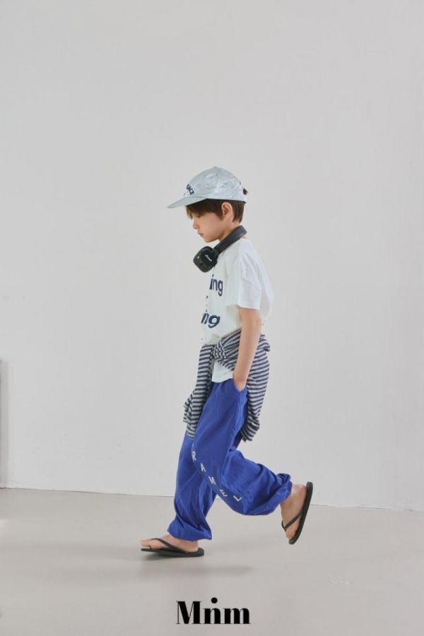 印刷字母短袖上衣 韓國童裝,男童夏裝,中性童裝,童裝推薦,2026夏季童裝,男童穿搭,韓系童裝,中性穿搭,韓國代購