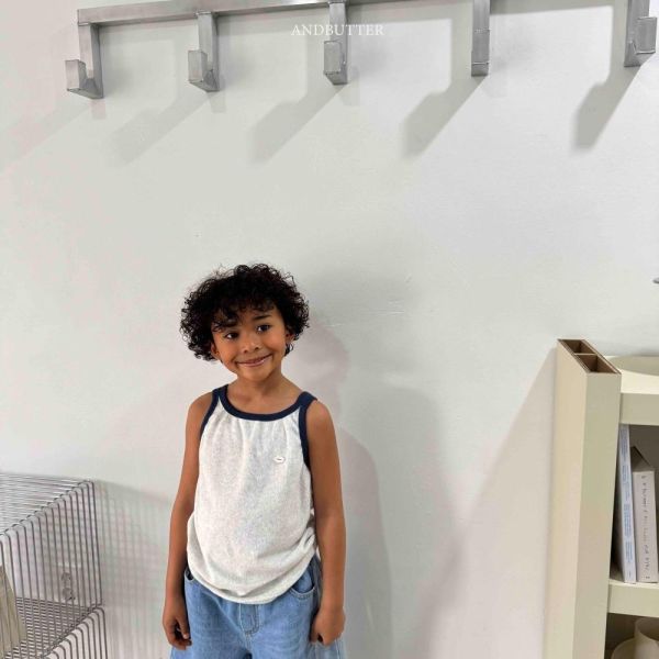 跳色滾邊肩帶背心 韓國童裝,男童夏裝,中性童裝,童裝推薦,2026夏季童裝,男童穿搭,韓系童裝,中性穿搭,韓國代購