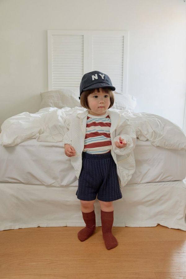 緹花休閒短褲 韓國童裝,男童夏裝,中性童裝,童裝推薦,2026夏季童裝,男童穿搭,韓系童裝,中性穿搭,韓國代購