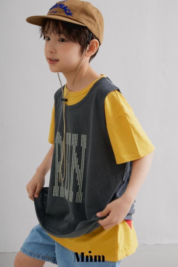 像素RUN長版背心 韓國童裝,男童夏裝,中性童裝,童裝推薦,2026夏季童裝,男童穿搭,韓系童裝,中性穿搭,韓國代購