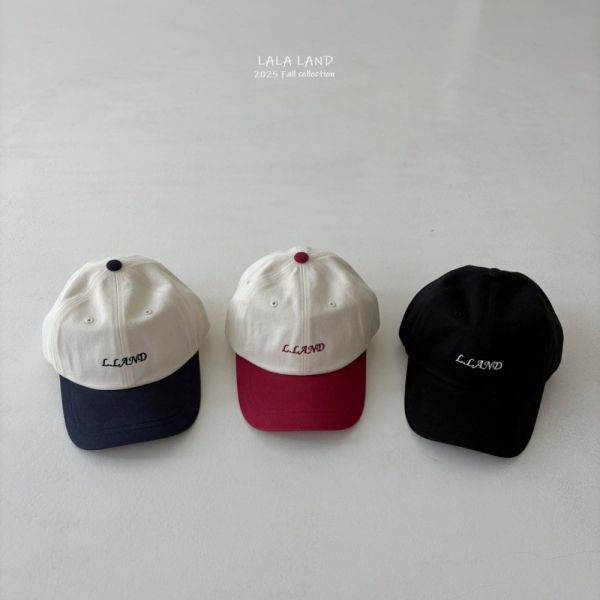 品牌刺繡棒球帽 韓國童裝,男童秋裝,中性童裝,韓系童裝推薦,2025秋季童裝,韓國男童新款,中性風男童穿搭,秋季男童服飾推薦,小男友穿搭