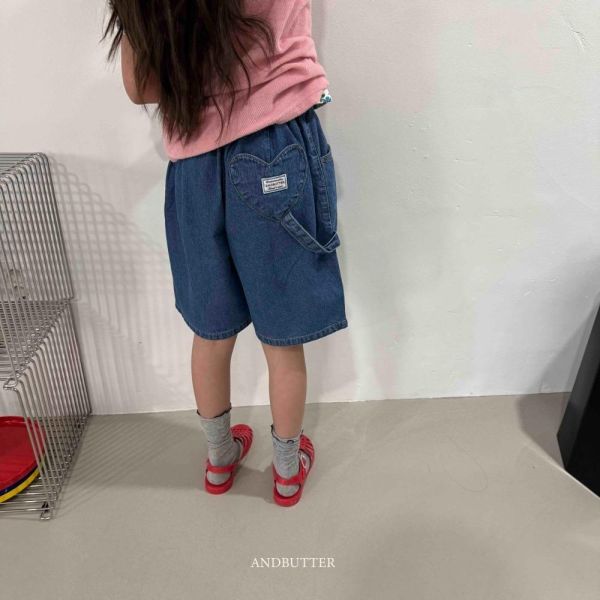 工裝愛心口袋牛仔五分短褲 韓國童裝,男童夏裝,中性童裝,童裝推薦,2026夏季童裝,男童穿搭,韓系童裝,中性穿搭,韓國代購