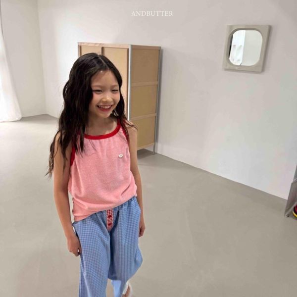 跳色滾邊肩帶背心 韓國童裝,男童夏裝,中性童裝,童裝推薦,2026夏季童裝,男童穿搭,韓系童裝,中性穿搭,韓國代購