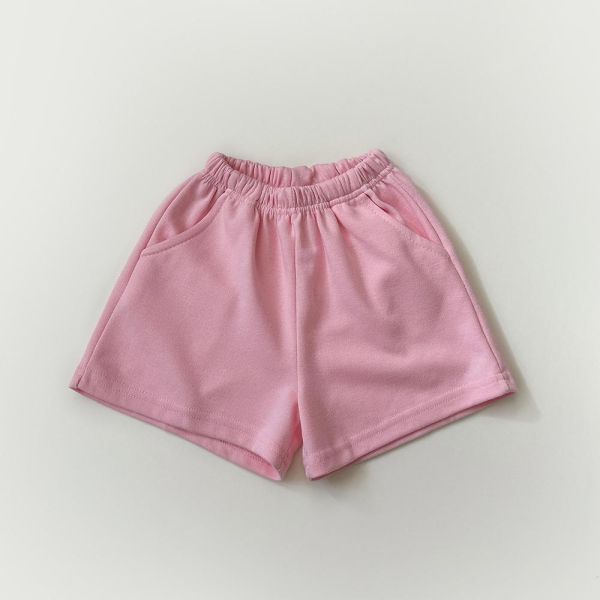 日常輕鬆素色運動短褲 韓國童裝,男童夏裝,中性童裝,童裝推薦,2026夏季童裝,男童穿搭,韓系童裝,中性穿搭,韓國代購