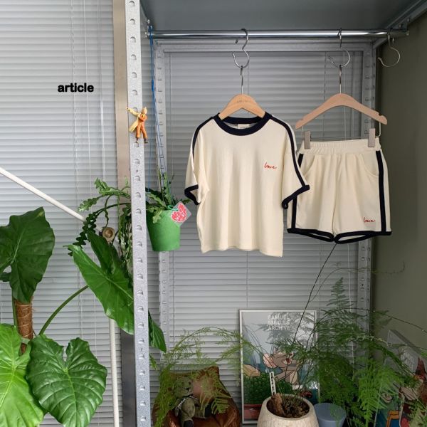 LOVE刺繡跳色滾邊運動休閒套裝 韓國童裝,質感童裝,童裝推薦,韓系風格,男女童裝,韓風穿搭,韓國代購,韓國空運,兒童套裝,運動套裝