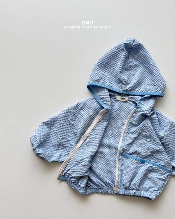 泡泡紗連帽拉鍊外套 韓國童裝,男童夏裝,中性童裝,童裝推薦,2026夏季童裝,男童穿搭,韓系童裝,中性穿搭,韓國代購