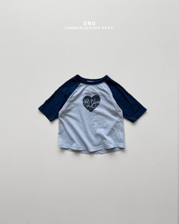 愛心雙色插肩七分袖上衣 韓國童裝,男童夏裝,中性童裝,童裝推薦,2026夏季童裝,男童穿搭,韓系童裝,中性穿搭,韓國代購