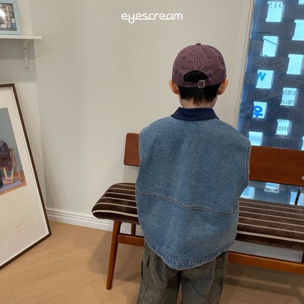 復古精緻排釦牛仔背心 韓國童裝,男童秋裝,中性童裝,韓系童裝推薦,2025秋季童裝,韓國男童新款,中性風男童穿搭,秋季男童服飾推薦,小男友穿搭