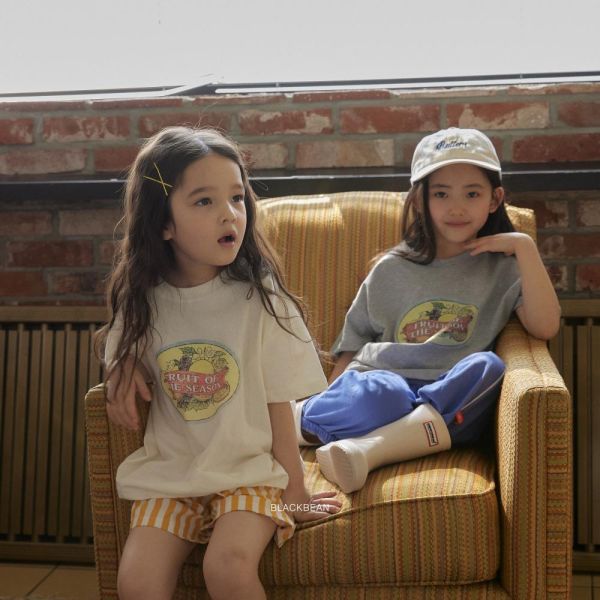 水果印花短袖上衣 韓國童裝,男童夏裝,中性童裝,童裝推薦,2026夏季童裝,男童穿搭,韓系童裝,中性穿搭,韓國代購